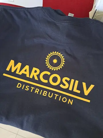 Tricouri cu logo