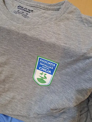 Tricou cu emblemă color