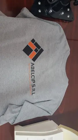 Tricou cu logo pe spate